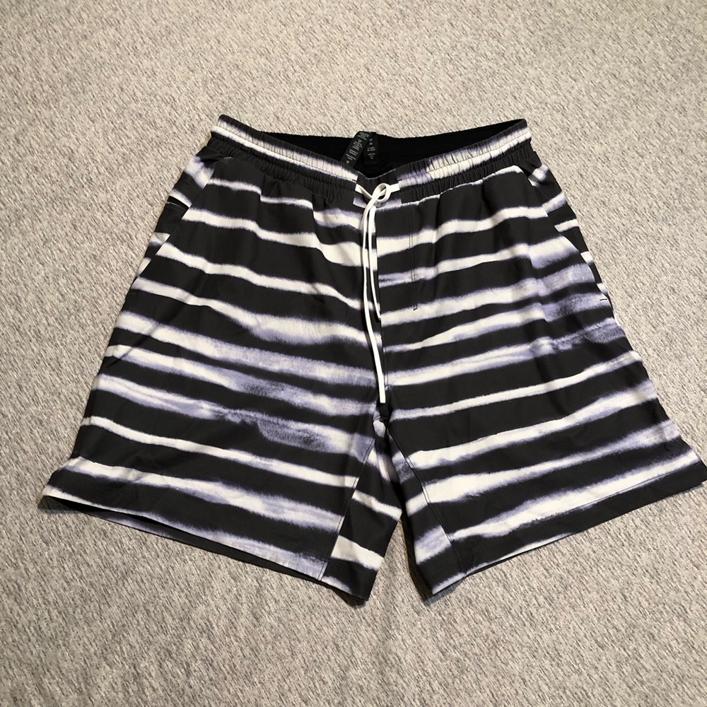 Lululemon Athletic - Picture 1 of 9